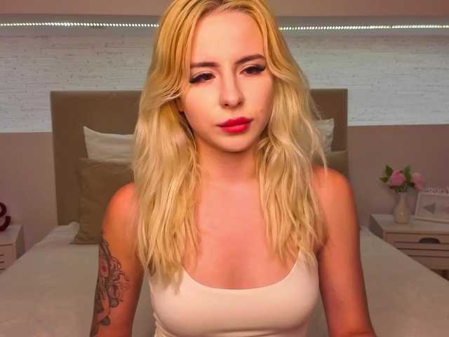 Bella-crazyy live cam on BongaCams