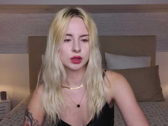 Bella-crazyy live cam on BongaCams