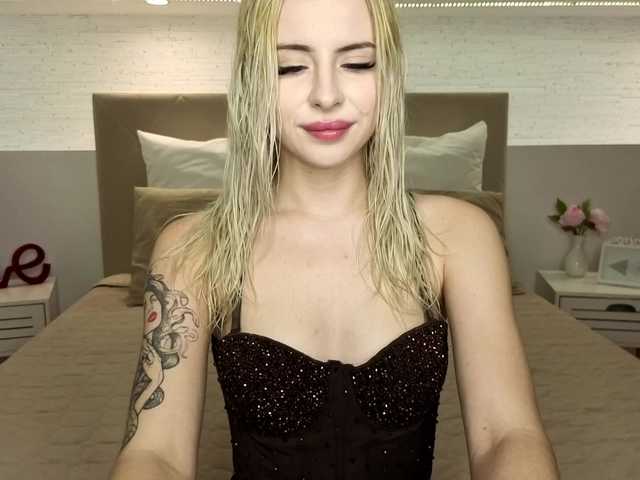 Bella-crazyy live cam on BongaCams
