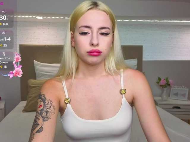 Bella-crazyy live cam on BongaCams