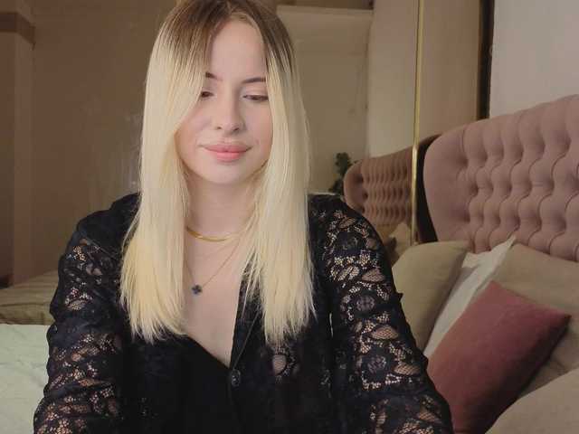 Bella-crazyy live cam on BongaCams