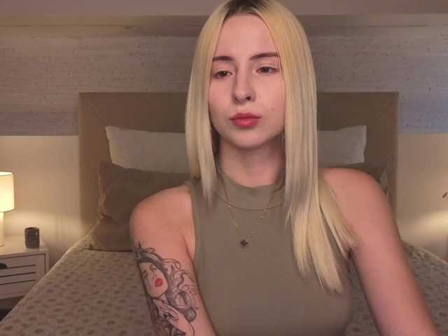 Bella-crazyy live cam on BongaCams