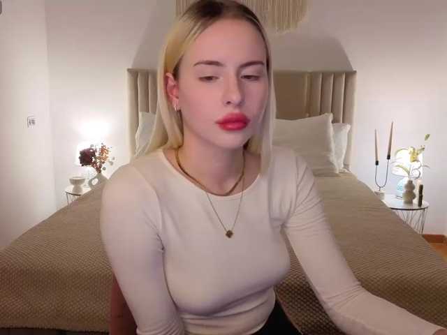 Bella-crazyy live cam on BongaCams