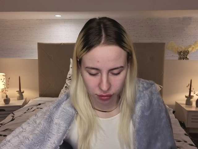 Bella-crazyy live cam on BongaCams