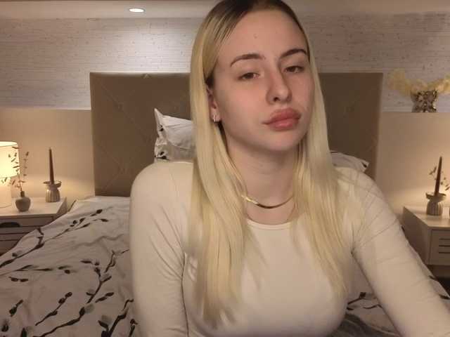 Bella-crazyy live cam preview