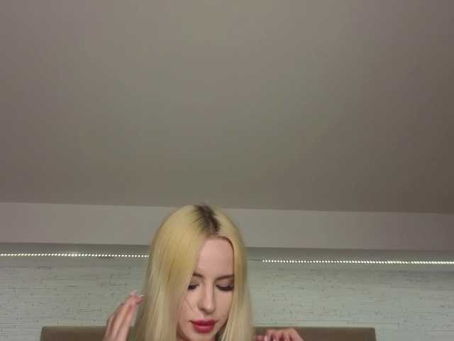 Bella-crazyy live cam on BongaCams