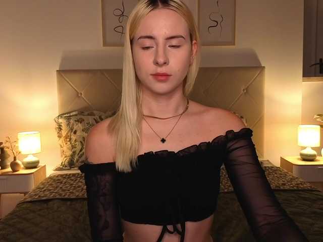 Bella-crazyy live cam on BongaCams