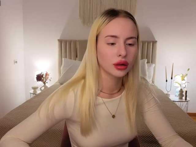 Bella-crazyy live cam on BongaCams