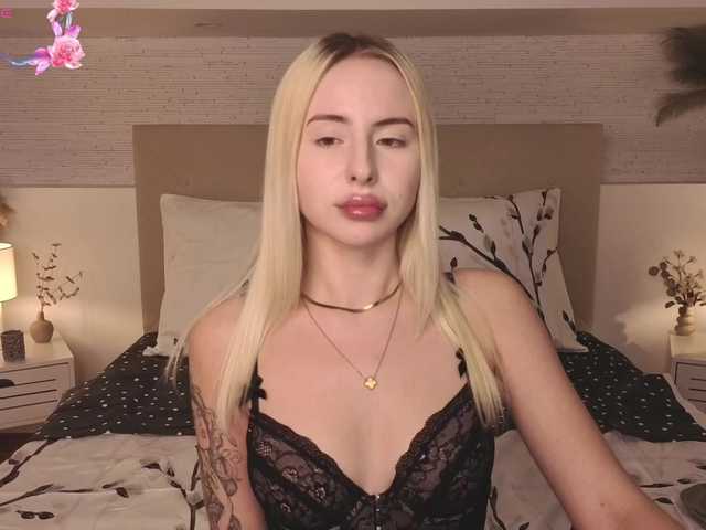 Bella-crazyy live cam on BongaCams