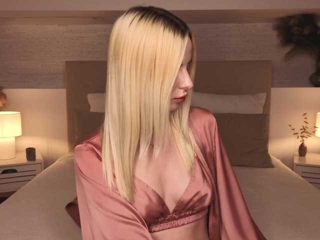 Bella-crazyy live cam on BongaCams