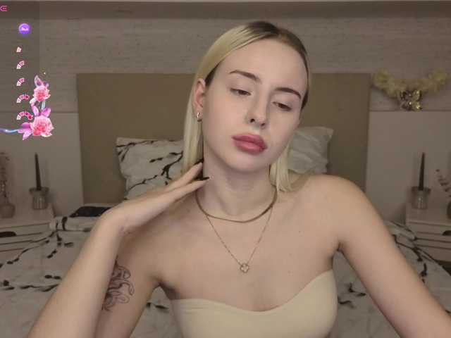 Bella-crazyy live cam on BongaCams