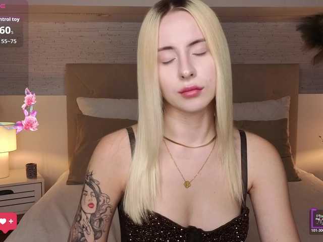Bella-crazyy live cam on BongaCams
