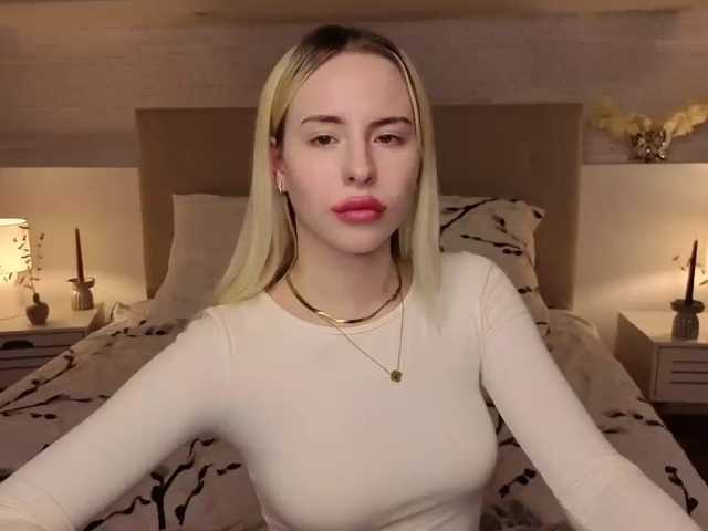 Bella-crazyy live cam on BongaCams