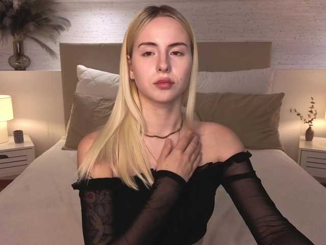 Bella-crazyy live cam on BongaCams