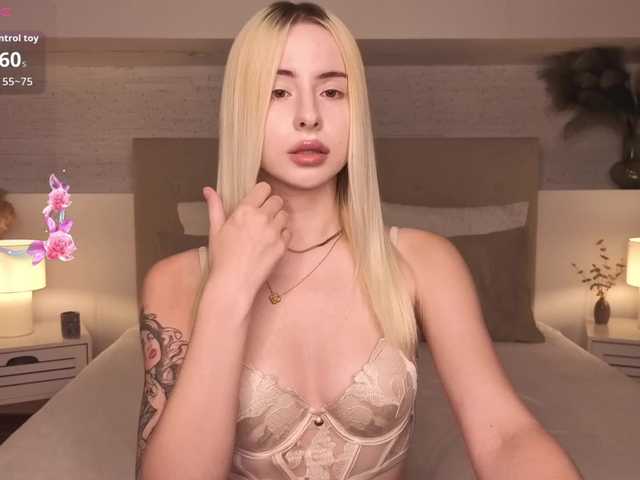 Bella-crazyy live cam on BongaCams