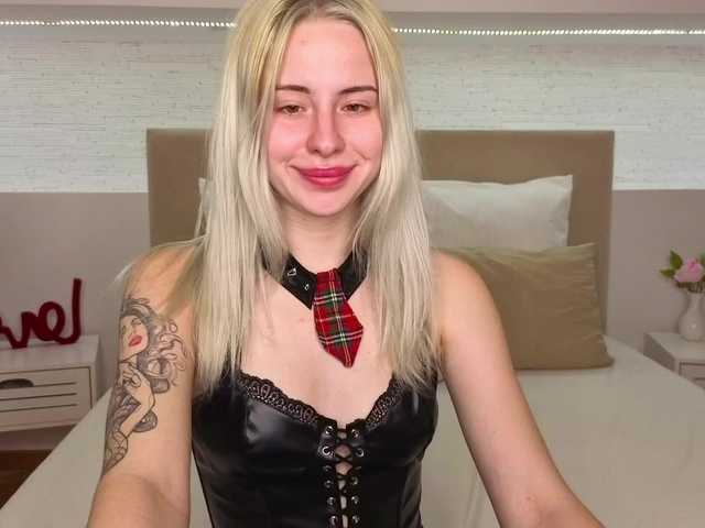 Bella-crazyy live cam on BongaCams