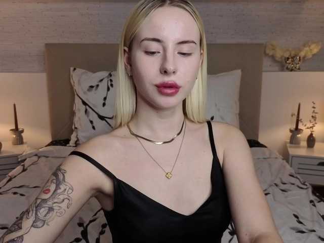 Bella-crazyy live cam on BongaCams