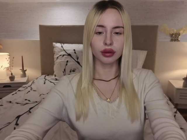 Bella-crazyy live cam on BongaCams