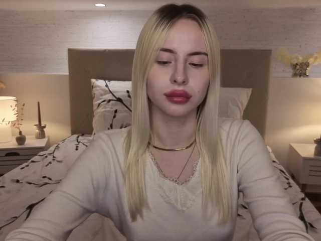 Bella-crazyy live cam on BongaCams