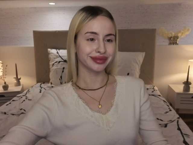 Bella-crazyy live cam on BongaCams