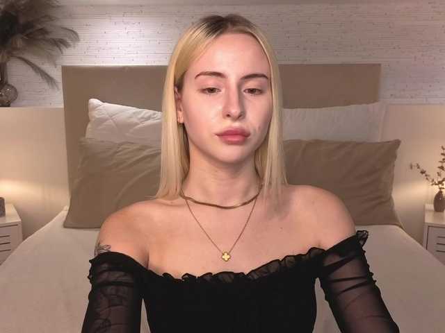 Bella-crazyy live cam on BongaCams
