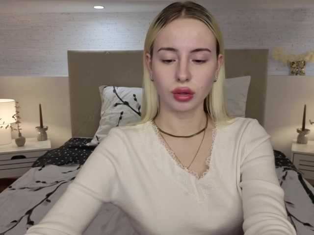Bella-crazyy live cam on BongaCams