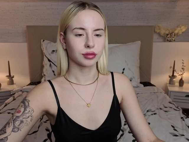 Bella-crazyy live cam on BongaCams