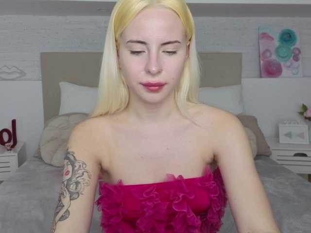 Bella-crazyy live cam on BongaCams