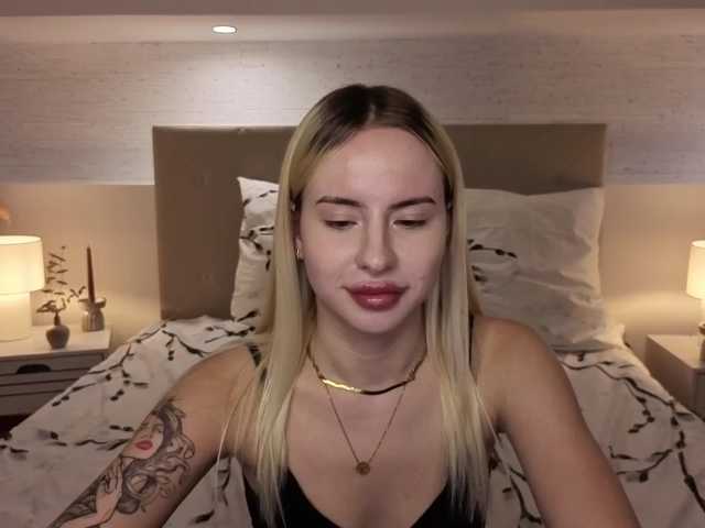 Bella-crazyy live cam on BongaCams