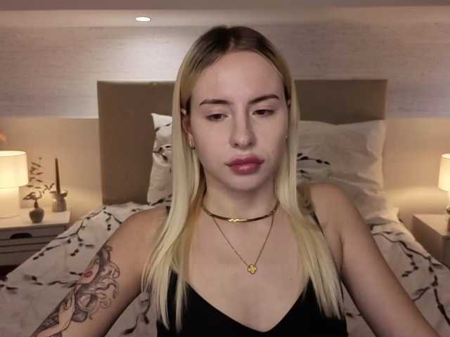 Bella-crazyy live cam on BongaCams