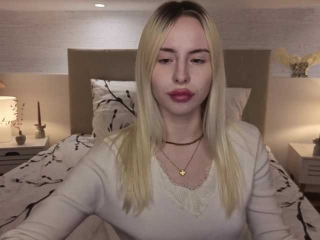 Bella-crazyy live cam on BongaCams