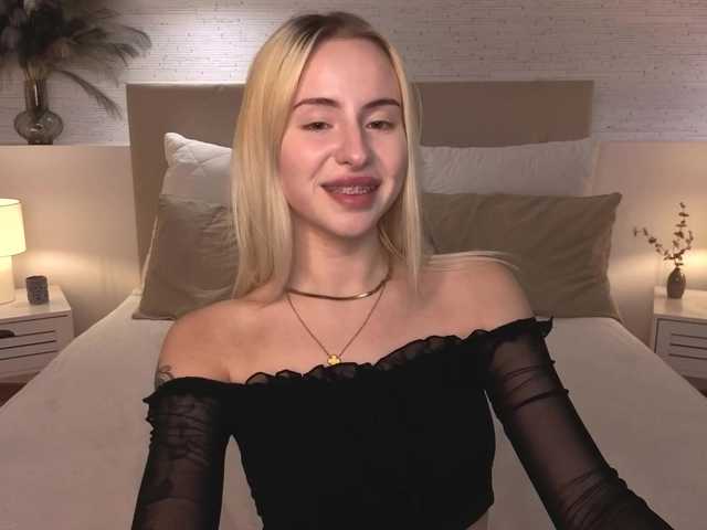 Bella-crazyy live cam on BongaCams