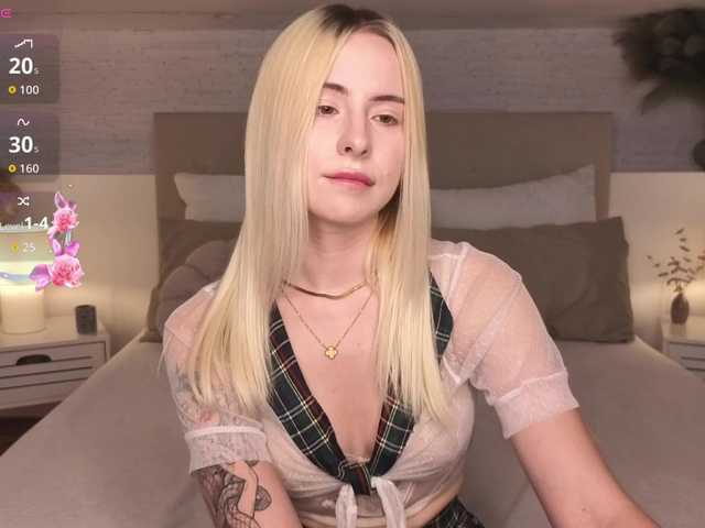 Bella-crazyy live cam on BongaCams