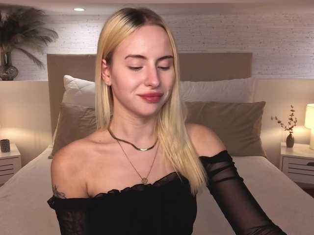 Bella-crazyy live cam on BongaCams