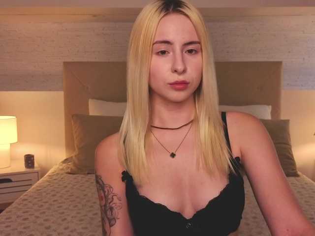 Bella-crazyy live cam on BongaCams