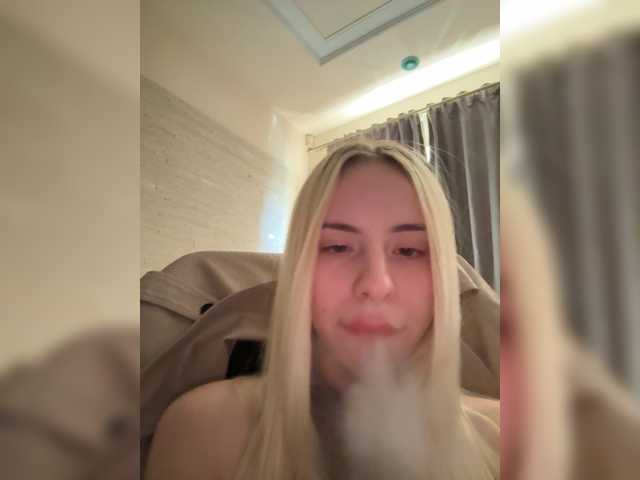 Bella-crazyy live cam on BongaCams
