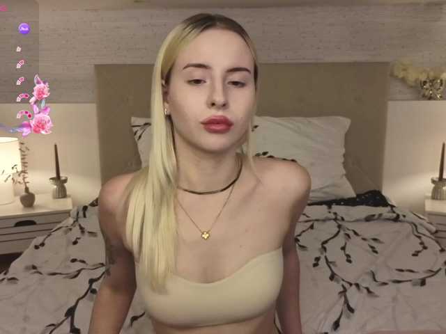 Bella-crazyy live cam on BongaCams