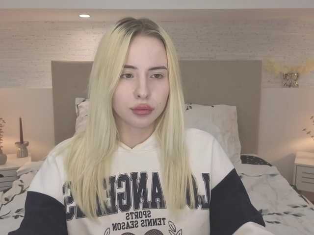 Bella-crazyy live cam on BongaCams