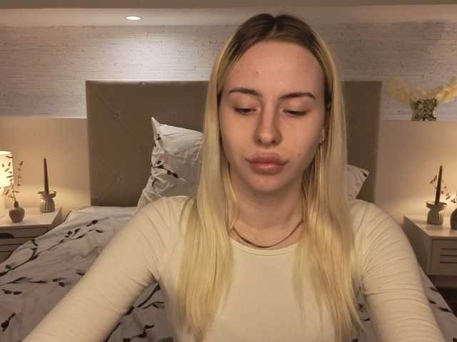 Bella-crazyy live cam on BongaCams
