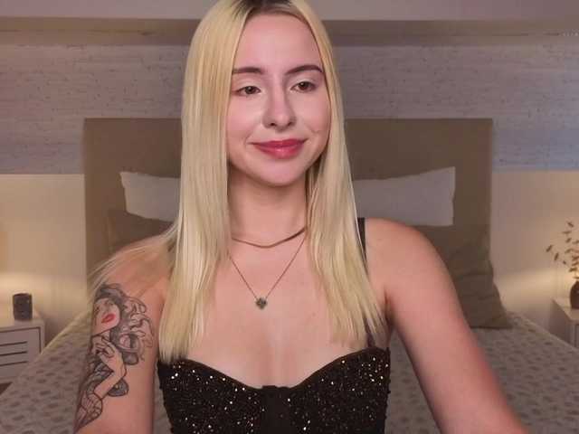Bella-crazyy live cam on BongaCams