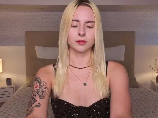Bella-crazyy live cam on BongaCams