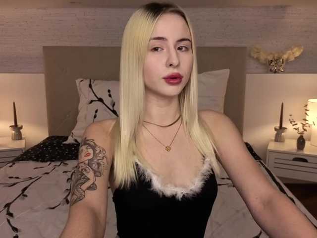 Bella-crazyy live cam on BongaCams