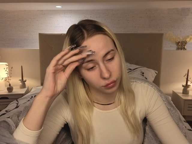 Bella-crazyy live cam on BongaCams