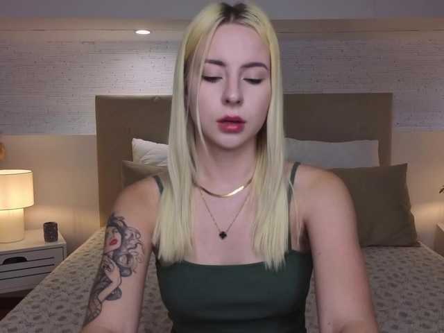 Bella-crazyy live webcam show