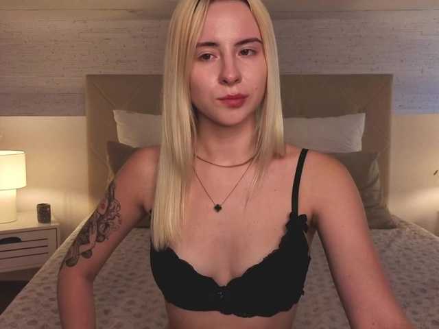 Bella-crazyy live cam on BongaCams