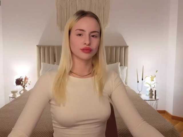 Bella-crazyy, live now on BongaCams