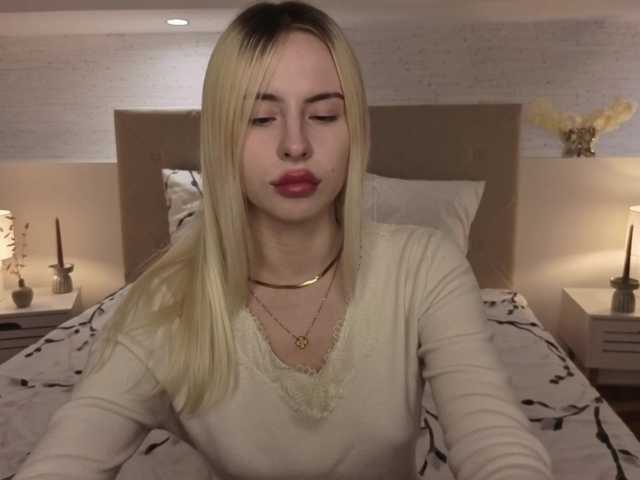 Bella-crazyy live cam on BongaCams