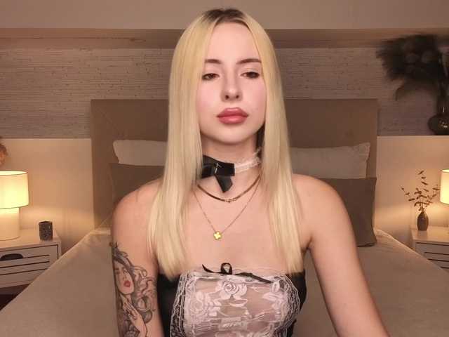 Bella-crazyy live cam on BongaCams