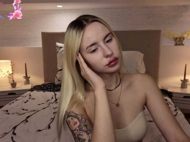 Bella-crazyy live cam on BongaCams