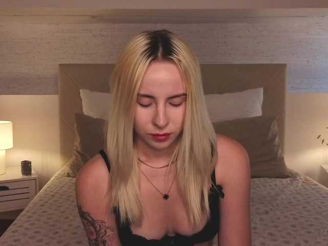 Bella-crazyy live cam on BongaCams